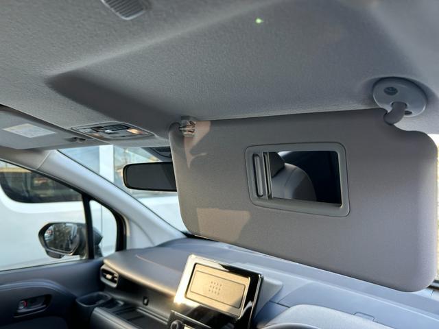 シエンタ ハイブリッドX 登録済未使用車 7人 3列シート ハイブリッド 片側電動スライドドア 衝突被害軽減ブレーキ 横滑り防止装置 オートエアコン オートライト プッシュスタート スマートキー 電動格納ミラー(26枚目)