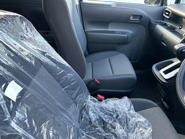 シエンタ ハイブリッドX 登録済未使用車 7人 3列シート ハイブリッド 片側電動スライドドア 衝突被害軽減ブレーキ 横滑り防止装置 オートエアコン オートライト プッシュスタート スマートキー 電動格納ミラー(28枚目)