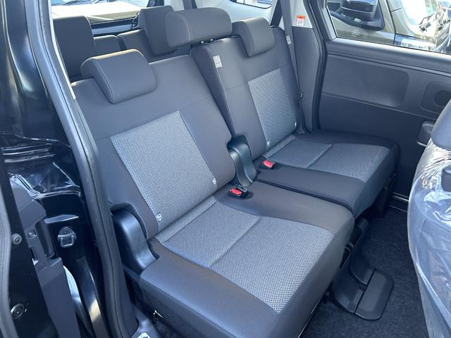 シエンタ ハイブリッドX 登録済未使用車 7人 3列シート ハイブリッド 片側電動スライドドア 衝突被害軽減ブレーキ 横滑り防止装置 オートエアコン オートライト プッシュスタート スマートキー 電動格納ミラー(29枚目)