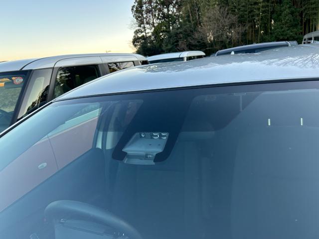 アクア 　禁煙車　オートエアコン　ナビ　Ｂｌｕｅｔｏｏｔｈ　バックモニター　横滑り防止装置　アルミホイール　プッシュスタート　電動格納ミラー　ＥＴＣ　衝突被害軽減ブレーキ　レーンアシスト（6枚目）