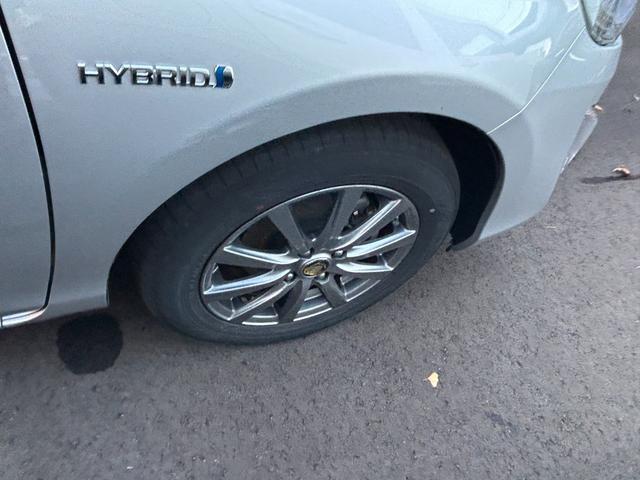 アクア 　禁煙車　オートエアコン　ナビ　Ｂｌｕｅｔｏｏｔｈ　バックモニター　横滑り防止装置　アルミホイール　プッシュスタート　電動格納ミラー　ＥＴＣ　衝突被害軽減ブレーキ　レーンアシスト（11枚目）