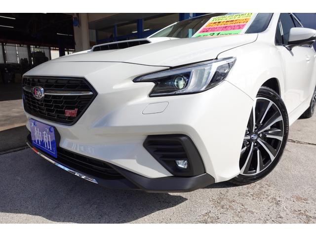 フルＬＥＤハイ＆ロービーム・ステアリング連動ヘッドライト。アダプティブドライビングビーム（ハイビームアシスト機能）付き。その他、前後フォグランプ、リヤコンビランプ、リバースランプにもＬＥＤ採用。