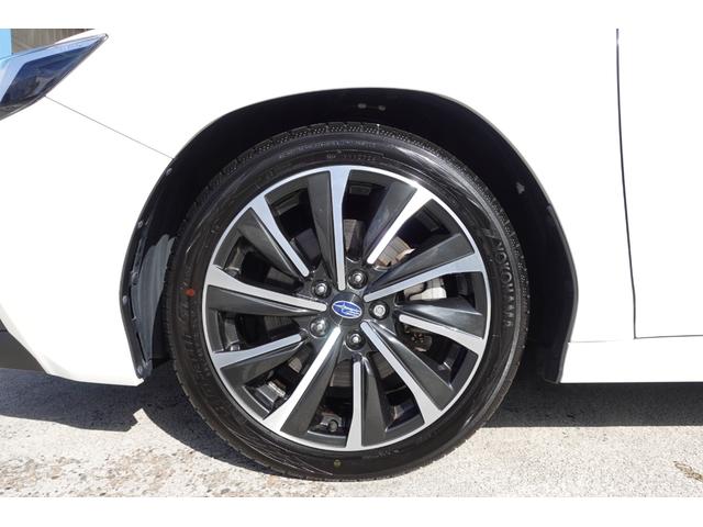 １８インチアルミホイール。ＳＴＩグレード専用のＺＦ製電子制御ダンパーに、ドライブモードセレクト（５モード）で走りの特性まで変化させられます。