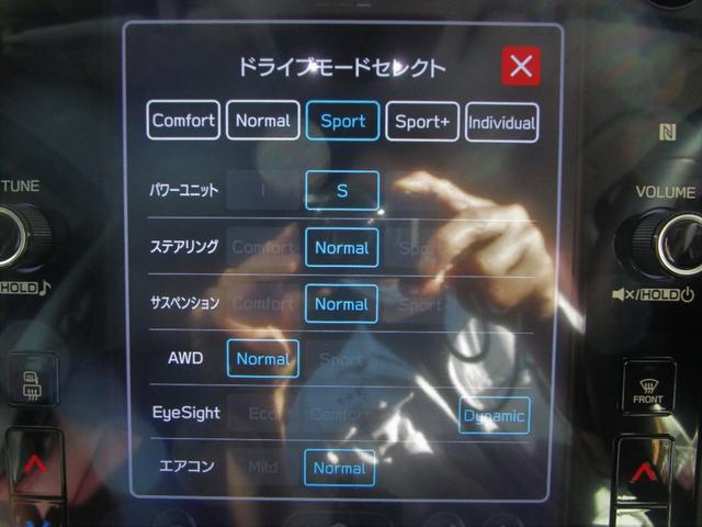 ドライブモードセレクト。スポーツカーのような走行特性から、高級車のような　しなやかな乗り心地重視した走りまで、スイッチ一つで車のキャラクターを切り替えられます！