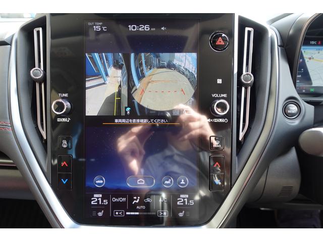 シフト横のスイッチ１つで運転中でもフロントとサイドを表示できるビューモニター。
