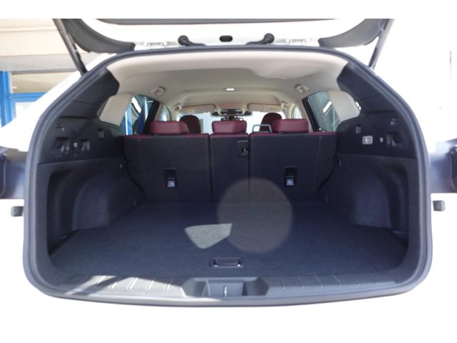 大容量カーゴルーム。５６１Ｌ（ＶＤＡ法）という大容量を確保するだけではなく、隅々まで効率よく使えるフラットな空間です