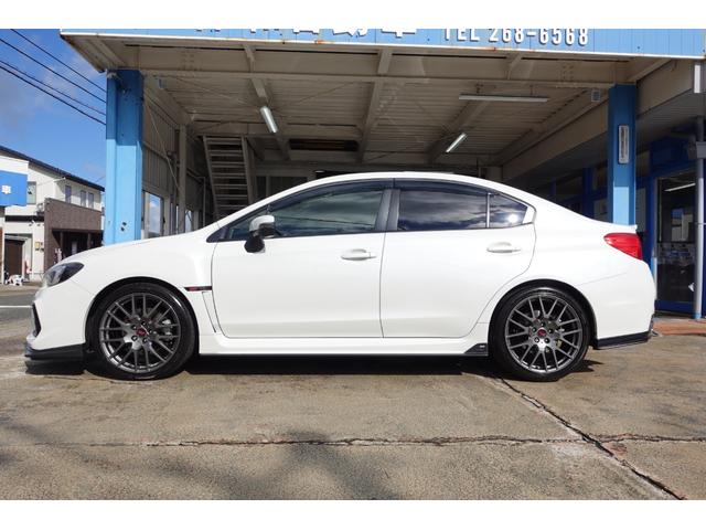 変速ショックのない滑らかな加速とリニアなレスポンスのスポーツリニアトロニック。Ｓ４ではエンジンの高出力に対応した専用設計。更にアクセルを一定以上踏み込むと無段変速からオートステップに切り替わります