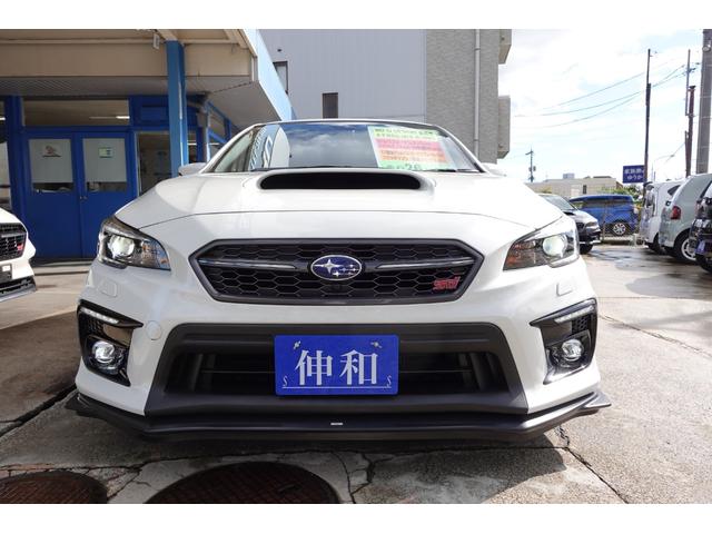 水平対向エンジンとＡＷＤ。重心位置が低く、前後左右の重量バランスに優れた構造は、高速の直進安定性、コーナリングのハンドリング、悪路のコントロール性など、様々な状況下で走行性能を発揮します。