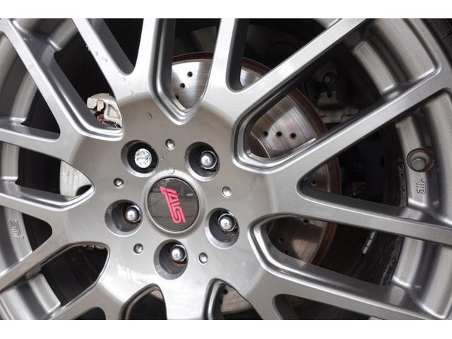 ＳＴＩパフォ―マンスパーツ製、前後ドリルドローター＆ＳＴＩブレーキパッド