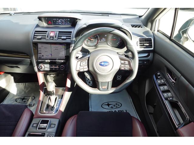 シーンに合わせて３つの走行特性を自在に使い分ける事ができるＳＩドライブ。ステアリングから手を離さずにＭＴ感覚のシフト操作ができるパドルシフト。Ｄレンジ走行中でも一時的にマニュアルモードへ移行できます