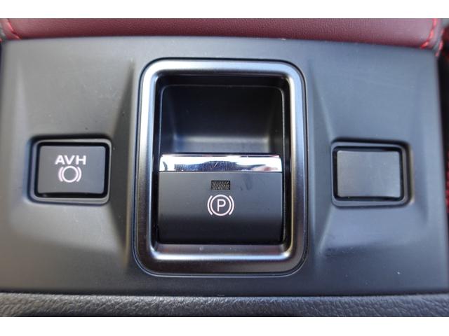 オートビークルホールド。停車した際、ブレーキペダルから足を離しても停止状態を維持します。信号待ち、渋滞、坂道など、日常のさまざまなシーンでドライバーの運転負荷を軽減します。