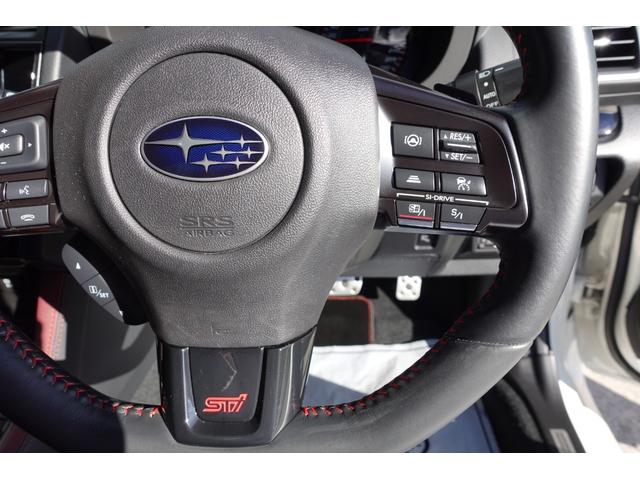 ついていく技術・全車速追従機能付クルーズコントロール。先行車を検知すると一定の車間距離を保って追従走行。先行車が停止するとブレーキ制御で減速、停止します。先行車がいない場合は※セット車速で定速走行