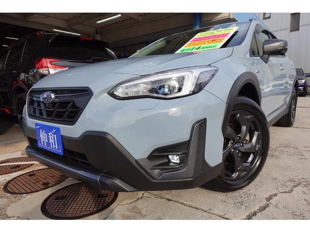 ステアリング連動・ＬＥＤヘッドランプ。カーブや交差点を曲がる際、ステアリング操作に連動して進行方向の先を照射します。