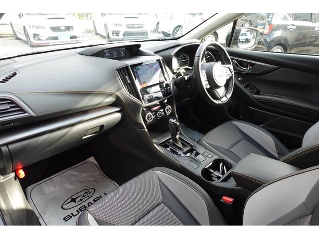 ＳＲＳエアバッグ。デュアルＳＲＳエアバッグやＳＲＳサイドエアバッグ＋ＳＲＳカーテンエアバッグに加え、前面衝突時に下肢へのダメージを軽減する運転席ＳＲＳニーバッグを採用。合計七つのエアバッグを標準装備。