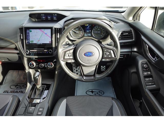 パドルシフト付。ステアリングから手を離さずにＭＴ感覚のシフト操作が楽しめます。Ｄレンジ走行中でもパドルの操作によって一時的にマニュアルモードへ移行できます。