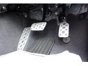 気になるペダル周りも綺麗です!純正フロアマット付き