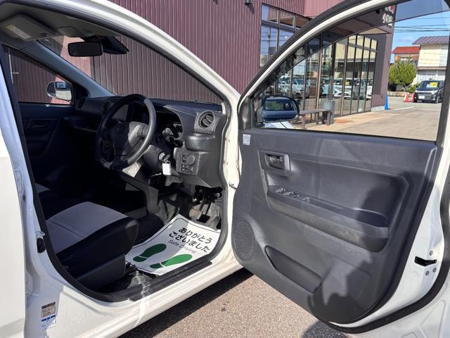 ミライース Ｌ　ＳＡＩＩＩ　４ＷＤ　クリアランスソナー　衝突被害軽減システム　キーレスエントリー　アイドリングストップ　ＣＶＴ　盗難防止システム　ＡＢＳ　ＥＳＣ　衝突安全ボディ　エアコン　パワーステアリング　パワーウィンドウ（10枚目）