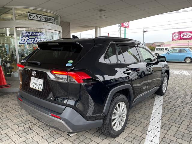 ＲＡＶ４ Ｇ　Ｚパッケージ　衝突軽減ブレーキ付き　４ＷＤ　ナビゲーション　フルセグＴＶ　バックカメラ　オートエアコン　シートヒーター　ＬＥＤヘッドライト　フォグランプ　電子制御式サイドブレーキ　ＥＴＣ　クルーズコントロール機能付（5枚目）