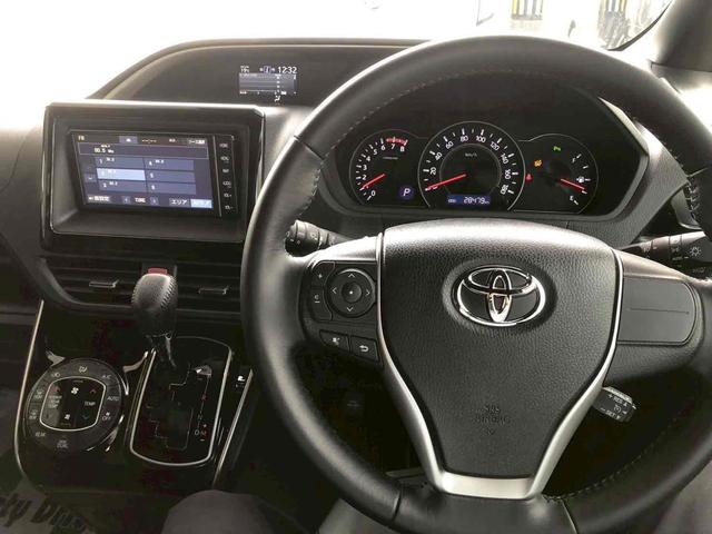 ヴォクシー ＺＳ　煌ＩＩ　４ＷＤ　ドライブレコーダー　ＥＴＣ　バックカメラ　ナビ　オートクルーズコントロール　レーンアシスト　衝突被害軽減システム　両側電動スライドドア　オートマチックハイビーム　オートライト（2枚目）