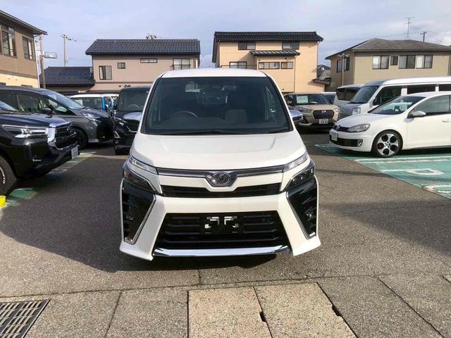ヴォクシー ＺＳ　煌ＩＩ　４ＷＤ　ドライブレコーダー　ＥＴＣ　バックカメラ　ナビ　オートクルーズコントロール　レーンアシスト　衝突被害軽減システム　両側電動スライドドア　オートマチックハイビーム　オートライト（12枚目）