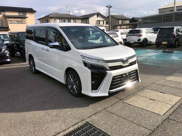ヴォクシー ＺＳ　煌ＩＩ　４ＷＤ　ドライブレコーダー　ＥＴＣ　バックカメラ　ナビ　オートクルーズコントロール　レーンアシスト　衝突被害軽減システム　両側電動スライドドア　オートマチックハイビーム　オートライト（13枚目）