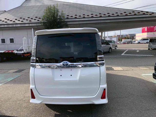 ヴォクシー ＺＳ　煌ＩＩ　４ＷＤ　ドライブレコーダー　ＥＴＣ　バックカメラ　ナビ　オートクルーズコントロール　レーンアシスト　衝突被害軽減システム　両側電動スライドドア　オートマチックハイビーム　オートライト（16枚目）