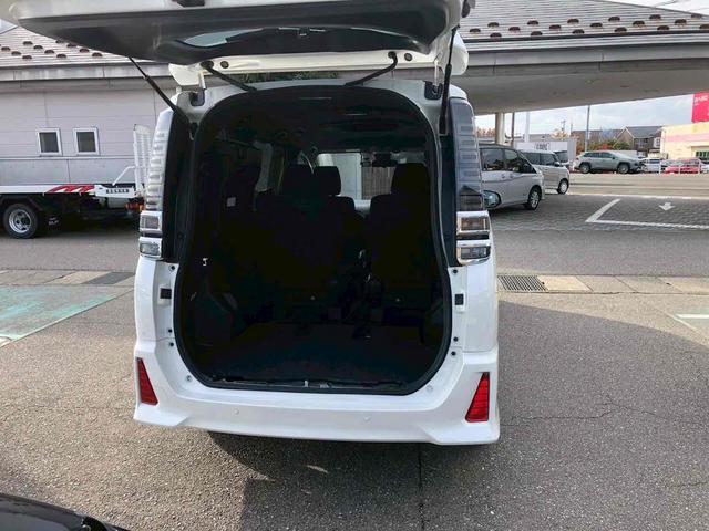 ヴォクシー ＺＳ　煌ＩＩ　４ＷＤ　ドライブレコーダー　ＥＴＣ　バックカメラ　ナビ　オートクルーズコントロール　レーンアシスト　衝突被害軽減システム　両側電動スライドドア　オートマチックハイビーム　オートライト（18枚目）