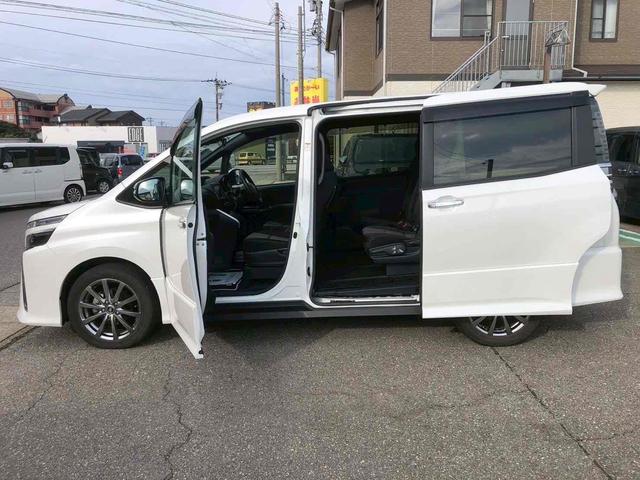 ヴォクシー ＺＳ　煌ＩＩ　４ＷＤ　ドライブレコーダー　ＥＴＣ　バックカメラ　ナビ　オートクルーズコントロール　レーンアシスト　衝突被害軽減システム　両側電動スライドドア　オートマチックハイビーム　オートライト（31枚目）