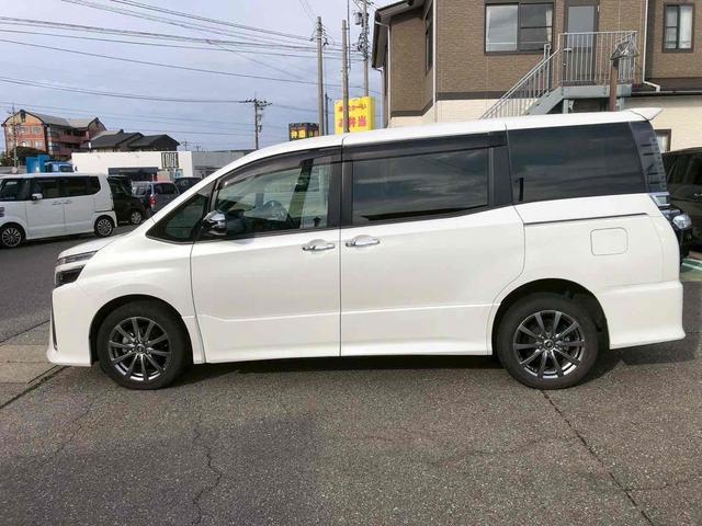 ヴォクシー ＺＳ　煌ＩＩ　４ＷＤ　ドライブレコーダー　ＥＴＣ　バックカメラ　ナビ　オートクルーズコントロール　レーンアシスト　衝突被害軽減システム　両側電動スライドドア　オートマチックハイビーム　オートライト（32枚目）