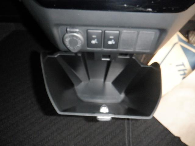 ルーミー カスタムＧ　登録済み未使用車・９インチディスプレイオーディオ・全方位カメラ・運転席／助手席シートヒーター・シートバックテーブル（31枚目）