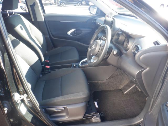 ヤリスクロス ハイブリッドＧ　９インチディスプレイオーディオ・バックカメラ・シートヒーター・純正アルミ（10枚目）