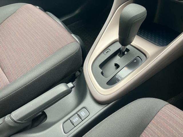 ヤリス Ｇ　４ＷＤ　ＥＴＣ　全周囲カメラ　ナビ　クリアランスソナー　オートクルーズコントロール　レーンアシスト　衝突被害軽減システム　アルミホイール　オートマチックハイビーム　オートライト　スマートキー（8枚目）