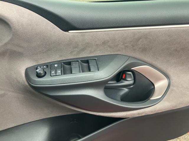 ヤリス Ｇ　４ＷＤ　ＥＴＣ　全周囲カメラ　ナビ　クリアランスソナー　オートクルーズコントロール　レーンアシスト　衝突被害軽減システム　アルミホイール　オートマチックハイビーム　オートライト　スマートキー（11枚目）