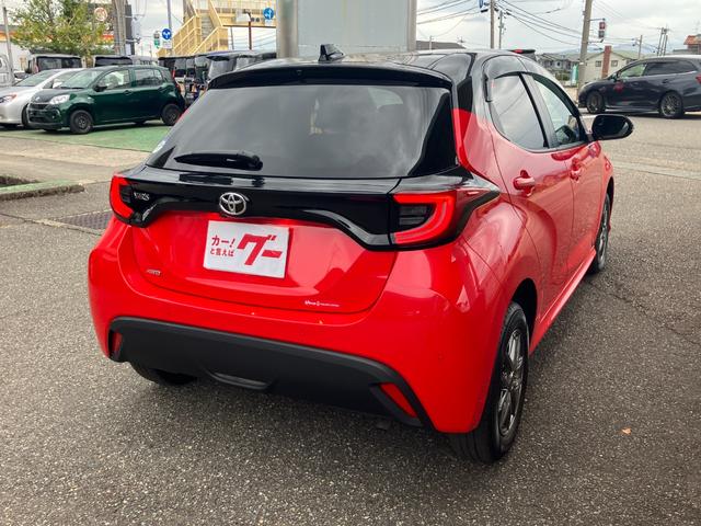 ヤリス Ｇ　４ＷＤ　ＥＴＣ　全周囲カメラ　ナビ　クリアランスソナー　オートクルーズコントロール　レーンアシスト　衝突被害軽減システム　アルミホイール　オートマチックハイビーム　オートライト　スマートキー（15枚目）