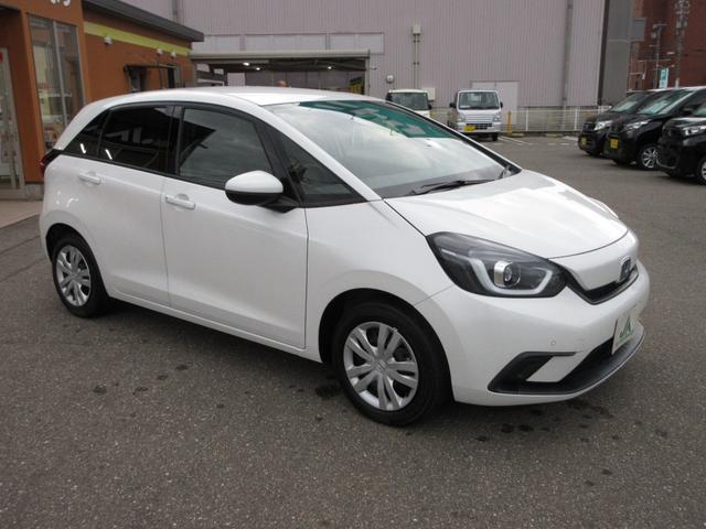 フィット ｅ：ＨＥＶベーシック　プッシュスタート　スマートキー　ＥＴＣ　衝突被害軽減システム　ナビ　バックカメラ　ドライブレコーダー（6枚目）