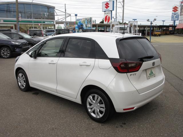 フィット ｅ：ＨＥＶベーシック　プッシュスタート　スマートキー　ＥＴＣ　衝突被害軽減システム　ナビ　バックカメラ　ドライブレコーダー（9枚目）