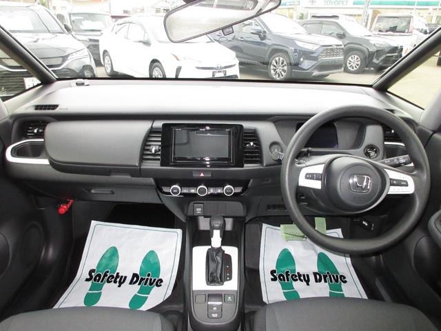 フィット ｅ：ＨＥＶベーシック　プッシュスタート　スマートキー　ＥＴＣ　衝突被害軽減システム　ナビ　バックカメラ　ドライブレコーダー（10枚目）