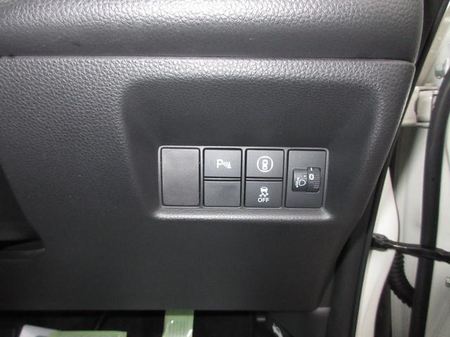 フィット ｅ：ＨＥＶベーシック　プッシュスタート　スマートキー　ＥＴＣ　衝突被害軽減システム　ナビ　バックカメラ　ドライブレコーダー（19枚目）