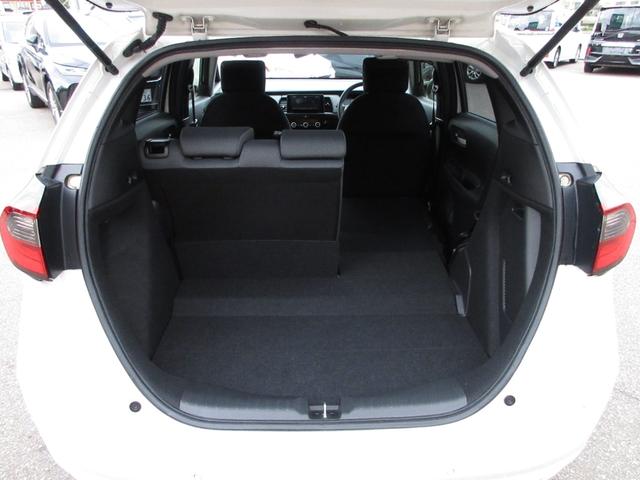 フィット ｅ：ＨＥＶベーシック　プッシュスタート　スマートキー　ＥＴＣ　衝突被害軽減システム　ナビ　バックカメラ　ドライブレコーダー（27枚目）