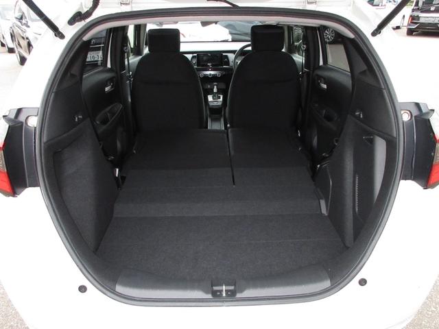 フィット ｅ：ＨＥＶベーシック　プッシュスタート　スマートキー　ＥＴＣ　衝突被害軽減システム　ナビ　バックカメラ　ドライブレコーダー（28枚目）