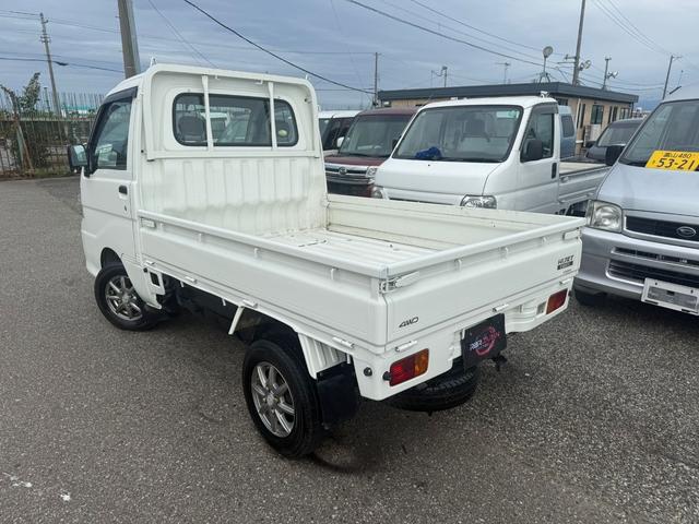 ハイゼットトラック エアコン・パワステ　スペシャル　４ＷＤ　三方開　積載可能量３５０ｋｇ　５速ミッション　エアコン　パワーステアリング　運転席エアバック　車検２年付き（9枚目）