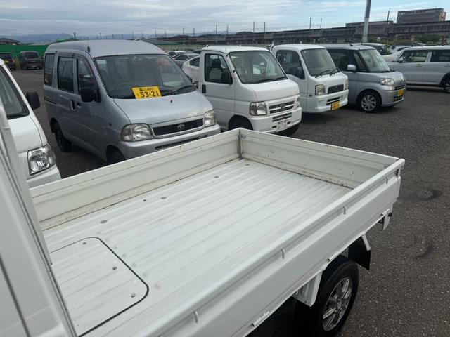 ハイゼットトラック エアコン・パワステ　スペシャル　４ＷＤ　三方開　積載可能量３５０ｋｇ　５速ミッション　エアコン　パワーステアリング　運転席エアバック　車検２年付き（16枚目）