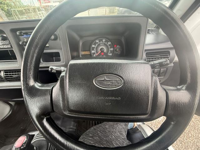 サンバートラック 　４ＷＤ　三方開き　運転席エアバッグ　マニュアルエアコン　パワーステアリング　荷台カバー　５速マニュアル　２年車検付き（27枚目）