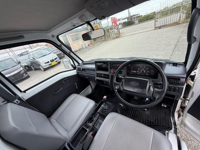 サンバートラック 　４ＷＤ　三方開き　運転席エアバッグ　マニュアルエアコン　パワーステアリング　荷台カバー　５速マニュアル　２年車検付き（33枚目）