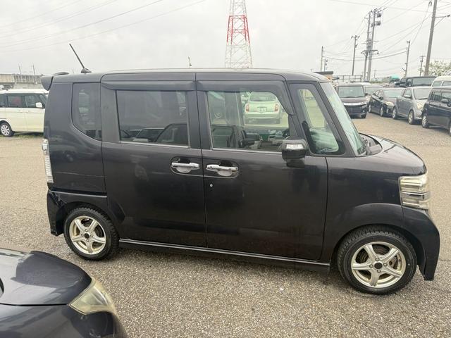 Ｎ－ＢＯＸカスタム Ｇ・Ａパッケージ　バックカメラ　両側スライド・片側電動　衝突被害軽減システム　ＨＩＤ　スマートキー　アイドリングストップ　ベンチシート　ＣＶＴ　盗難防止システム　ＡＢＳ　ＥＳＣ　アルミホイール　エアコン　車検２年付き（6枚目）