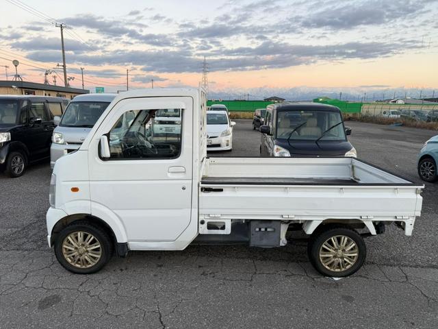 キャリイトラック エアコン・パワステ 4WD 5速MT 車検2年付き(5枚目)