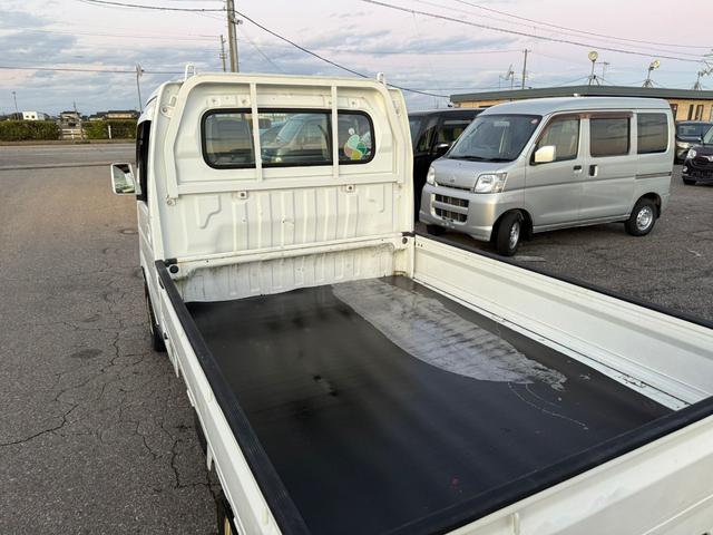 キャリイトラック エアコン・パワステ 4WD 5速MT 車検2年付き(10枚目)