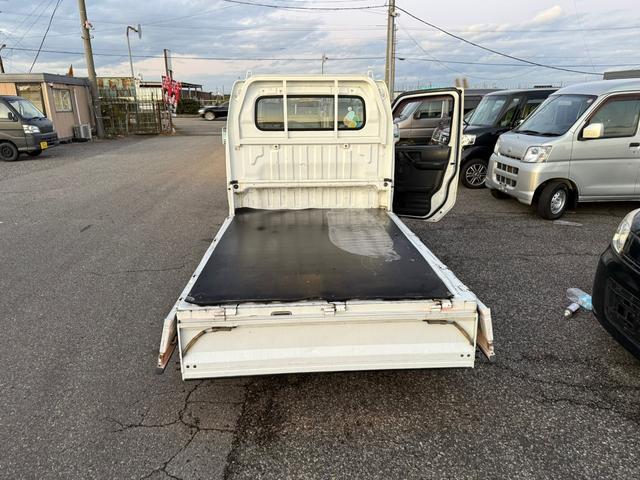 キャリイトラック エアコン・パワステ 4WD 5速MT 車検2年付き(12枚目)