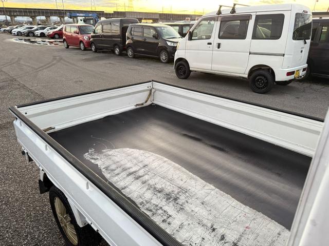 キャリイトラック エアコン・パワステ 4WD 5速MT 車検2年付き(15枚目)