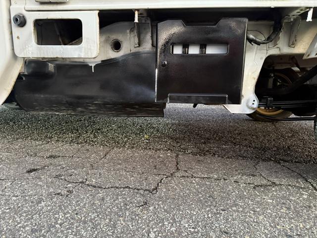 キャリイトラック エアコン・パワステ 4WD 5速MT 車検2年付き(26枚目)